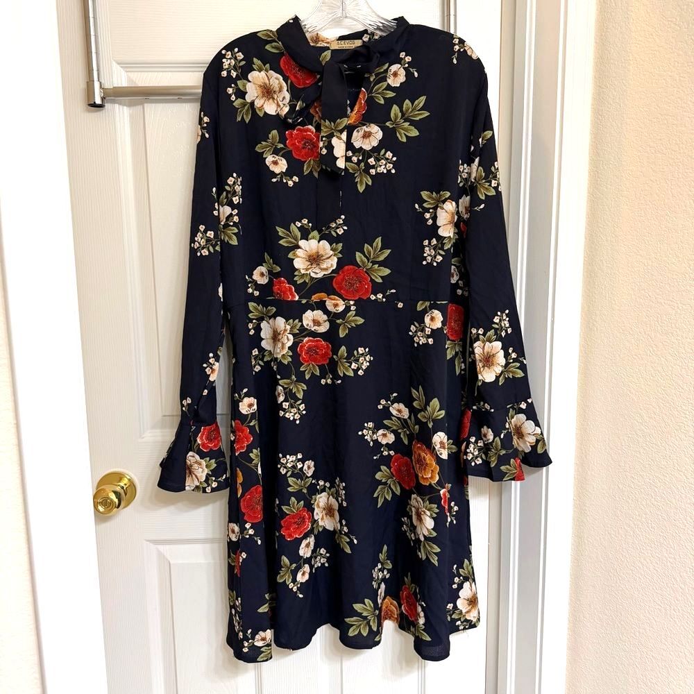 Acevog Floral Long Sleeve Dress - navy blue with Red and White Flowers